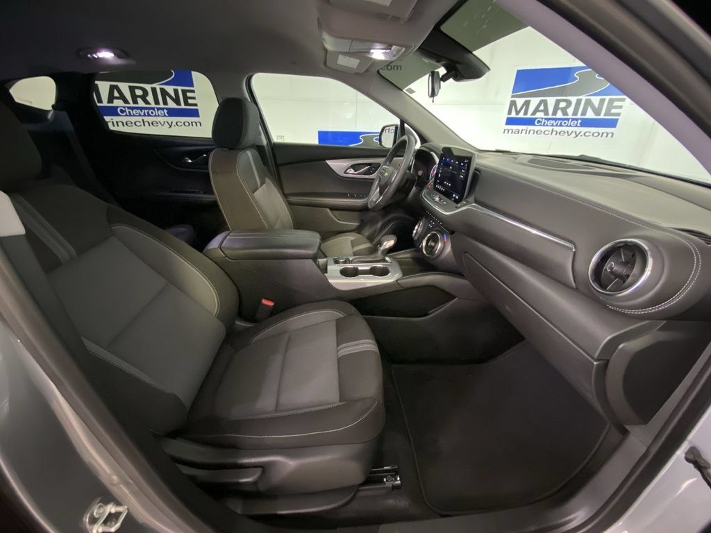 Used 2023 Chevrolet Blazer LT FWD image 33