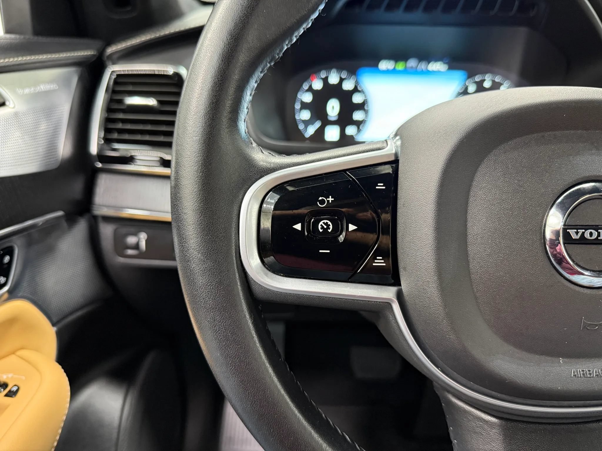 Used 2021 Volvo XC90 T6 Inscription w/ Lounge Package AWD/4WD image 32
