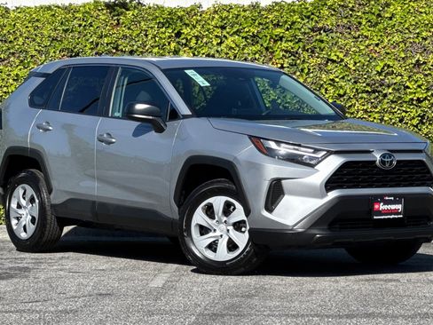 Used 2025 Toyota RAV4 LE AWD/4WD image 2