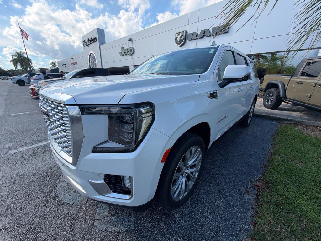 Used 2024 GMC Yukon XL Denali w/ Advanced Technology Package AWD/4WD image 2