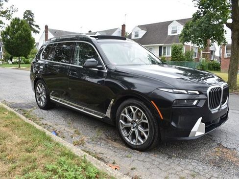 Used 2025 BMW X7 xDrive40i AWD/4WD image 4