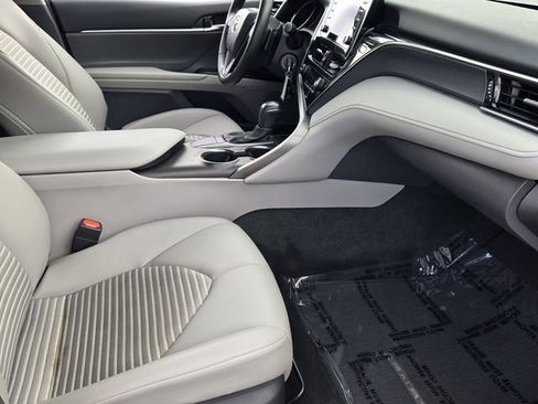 Used 2022 Toyota Camry SE FWD image 16