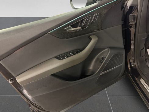 Used 2019 Audi Q8 Premium Plus w/ Premium Plus AWD/4WD image 16