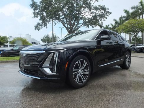 Used 2025 Cadillac Lyriq Luxury AWD/4WD image 15
