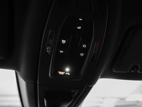 Certified 2025 Porsche Cayenne Coupe AWD/4WD image 38