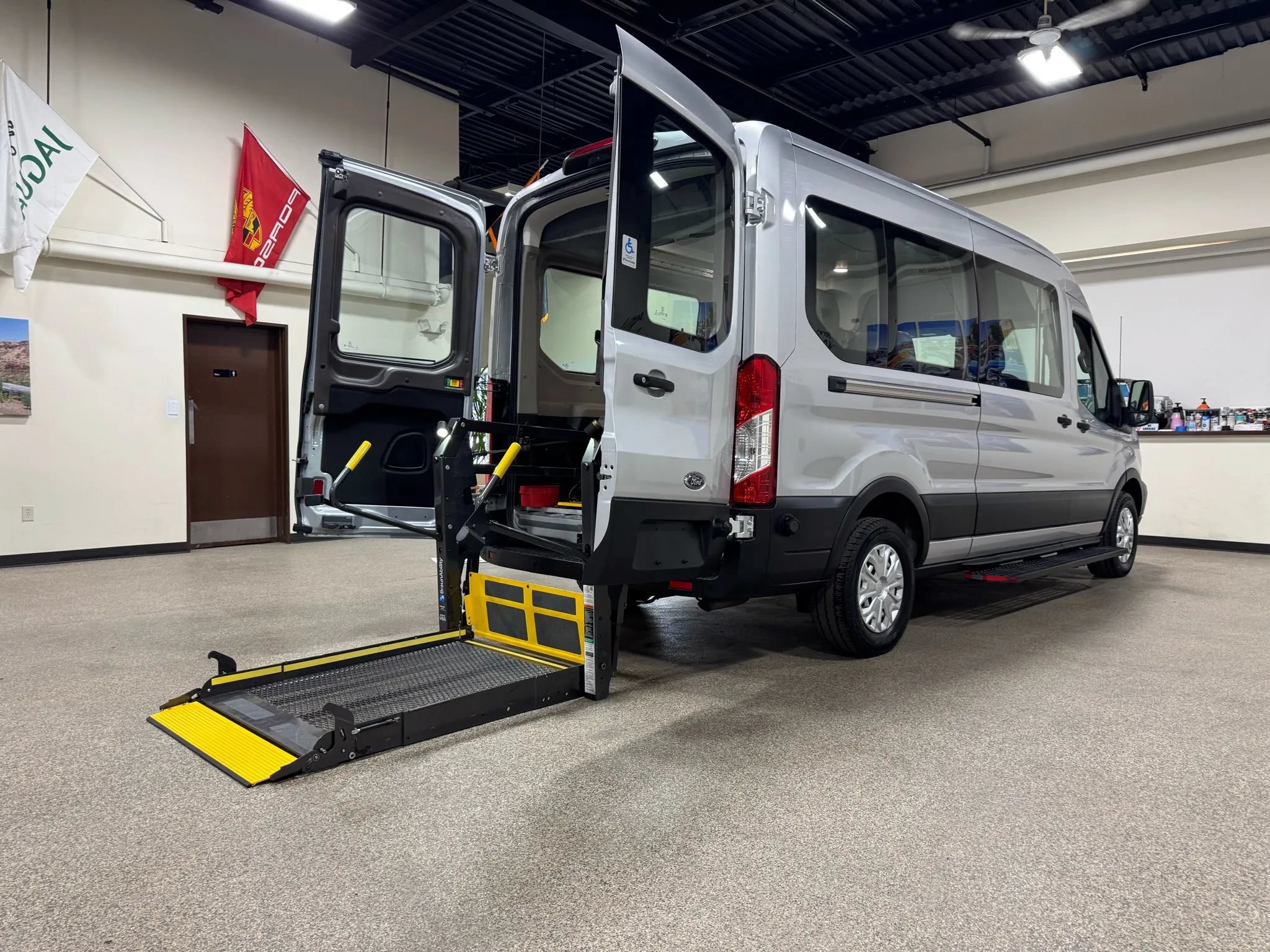 Used 2019 Ford Transit 250 148 Medium Roof RWD image 44