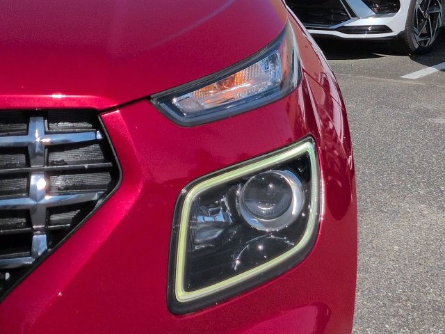 Used 2022 Hyundai Venue Limited FWD image 10