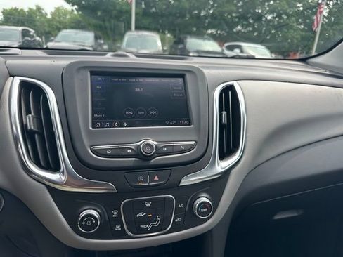 Used 2022 Chevrolet Equinox LS FWD image 14
