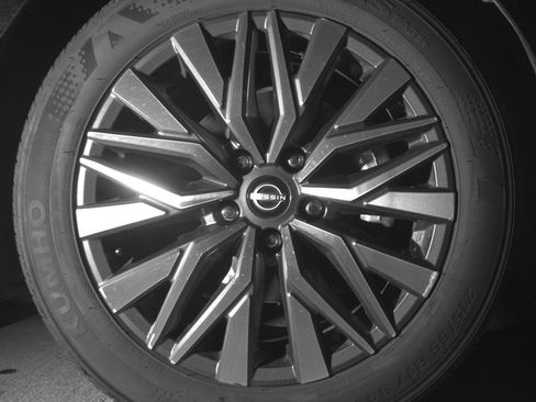 Used 2025 Nissan Altima 2.5 SV image 13