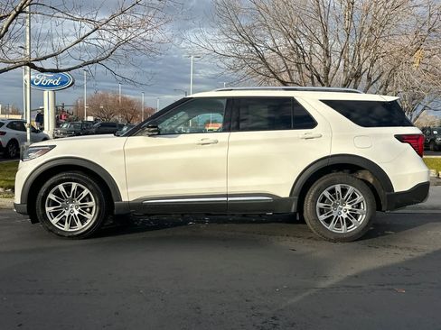 Certified 2025 Ford Explorer Platinum image 5