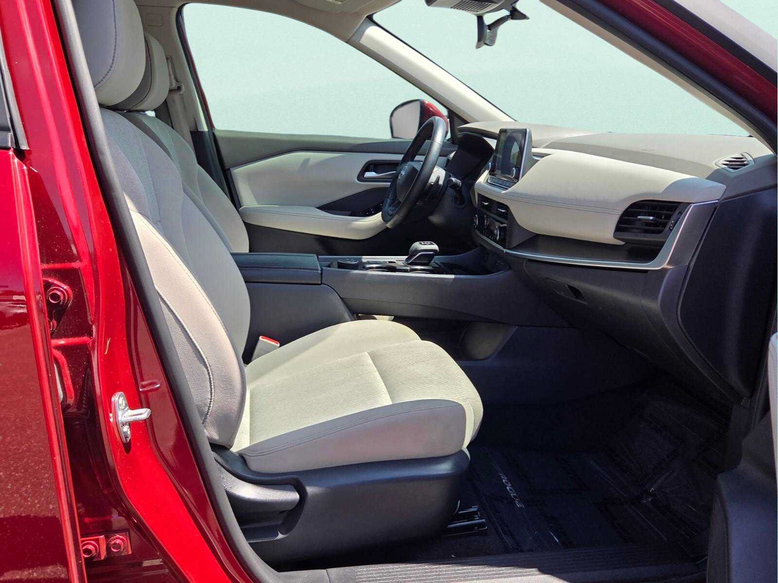 Used 2025 Nissan Rogue SV AWD/4WD image 12