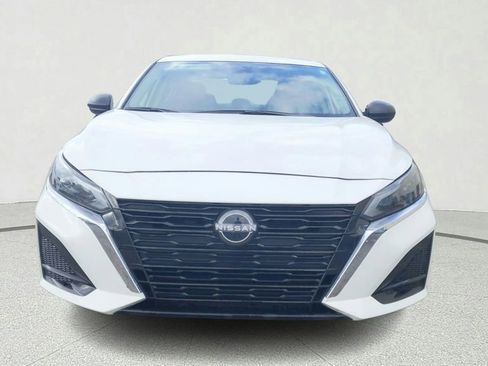 Used 2024 Nissan Altima 2.5 SV image 2