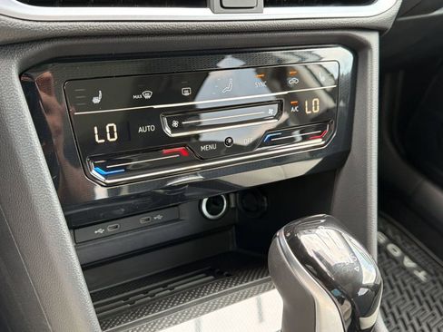 New 2026 Volkswagen Taos SE FWD image 24