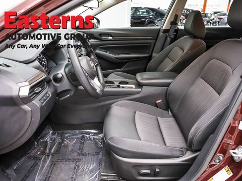 Used 2025 Nissan Altima 2.5 SV AWD/4WD image 14