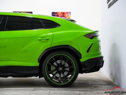 Used 2022 Lamborghini Urus AWD/4WD image 16