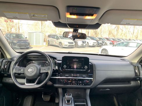 Used 2025 Nissan Pathfinder SV image 36