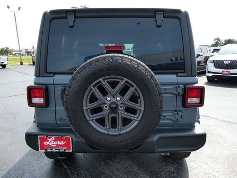 Used 2025 Jeep Wrangler Unlimited Sport AWD/4WD image 6