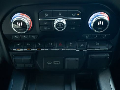 Used 2020 GMC Sierra 1500 SLT w/ SLT Premium Plus Package image 17