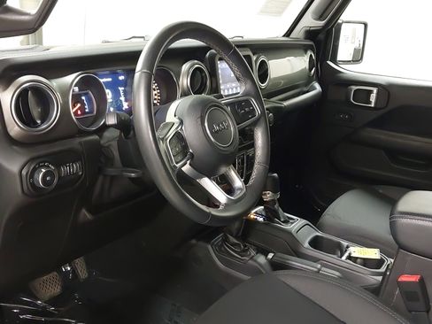 Used 2019 Jeep Wrangler Unlimited Sahara w/ Safety Group image 17