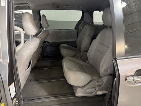 Used 2019 Toyota Sienna XLE w/ XLE Navigation Package AWD/4WD image 8