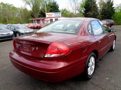 Used 2005 Ford Taurus SEL image 5