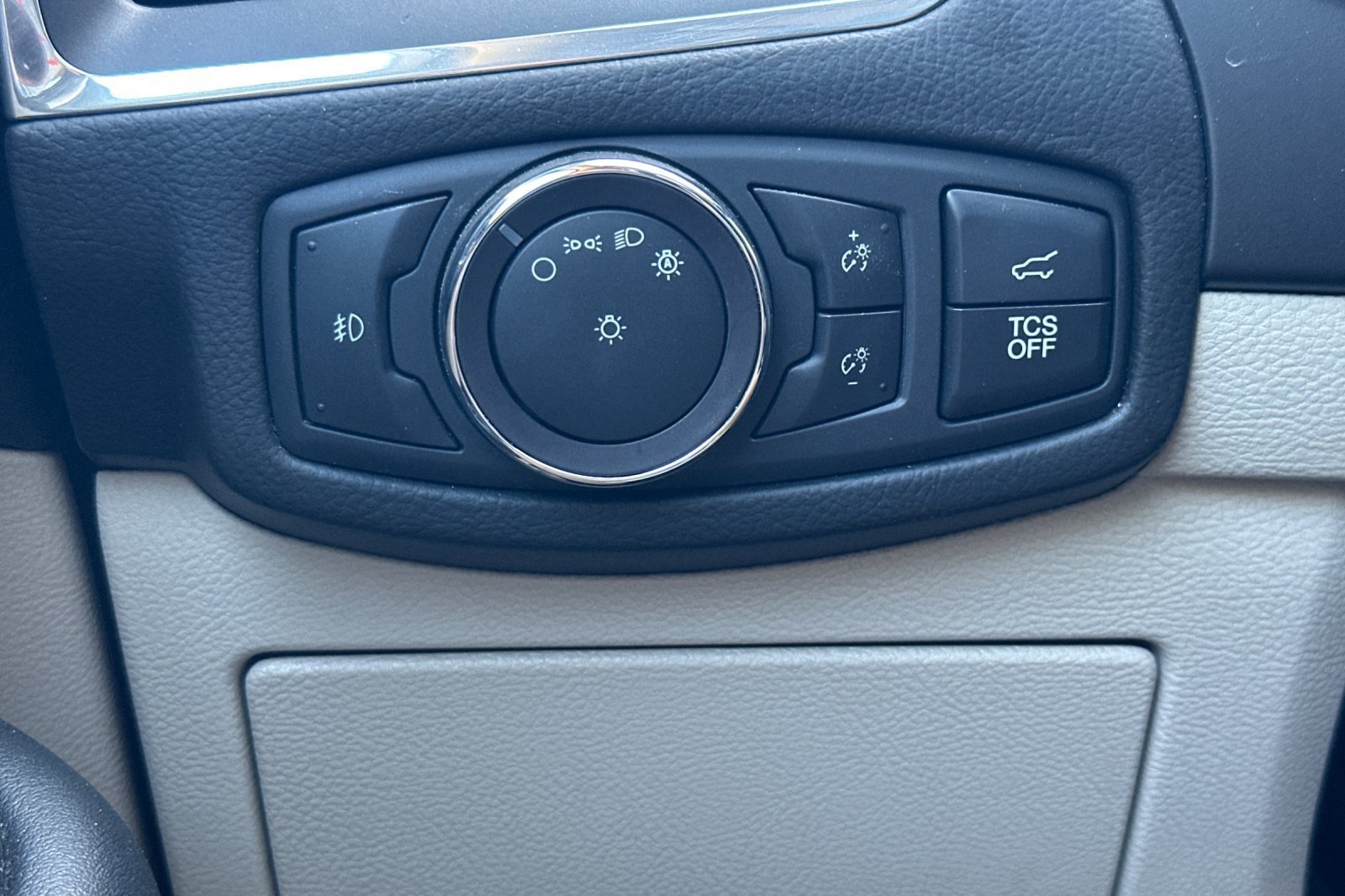 Used 2020 Ford Edge Titanium FWD image 41