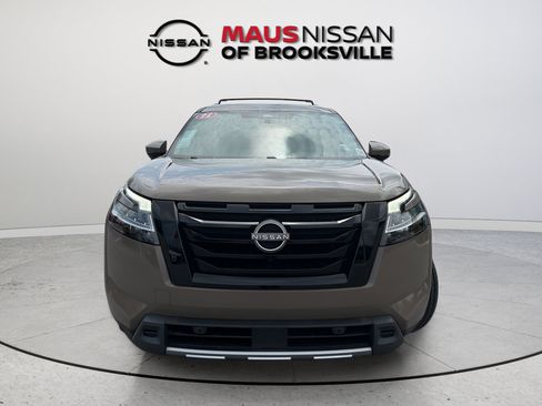 Certified 2023 Nissan Pathfinder Platinum w/ Cargo Package AWD/4WD image 3