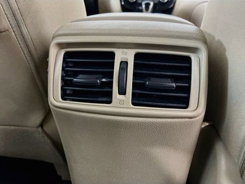 Used 2019 Nissan Rogue SV FWD image 32