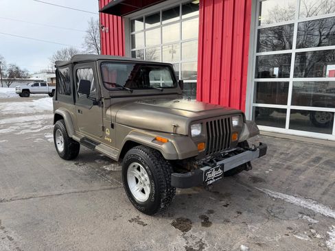 Used 1989 Jeep Wrangler Sahara AWD/4WD image 2