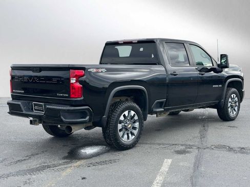 Used 2024 Chevrolet Silverado 2500 Custom w/ Custom Value Package image 3