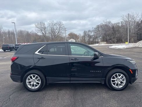 Used 2024 Chevrolet Equinox LT image 2
