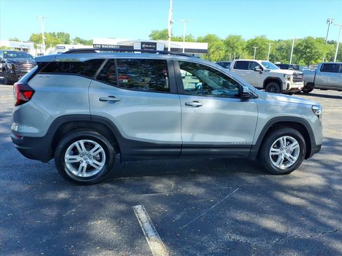 Used 2024 GMC Terrain SLE w/ Driver Convenience Package AWD/4WD image 8