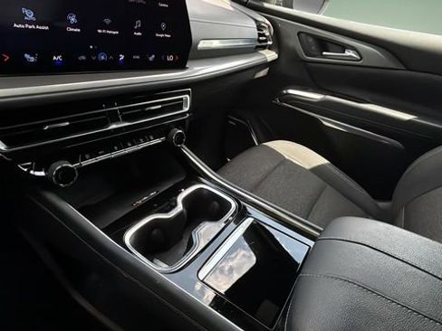 Used 2024 Chevrolet Traverse LT w/ Enhanced Driving Package FWD image 14