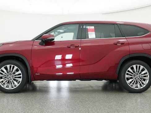 New 2026 Toyota Highlander Platinum AWD/4WD image 19