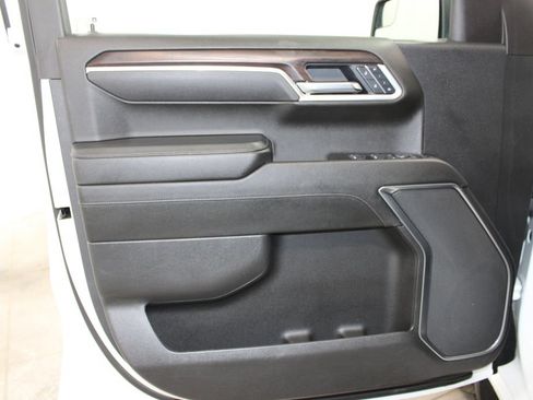 Used 2025 GMC Sierra 1500 SLT AWD/4WD image 21