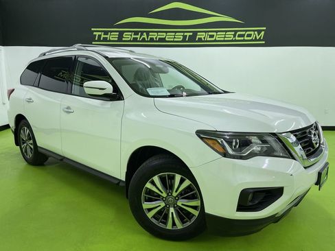 Used 2018 Nissan Pathfinder SV image 1