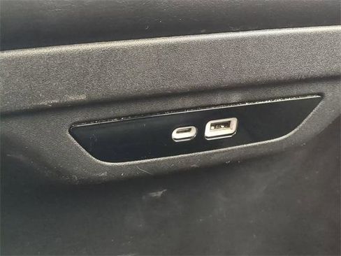 Certified 2024 Chrysler Pacifica Touring-L image 18