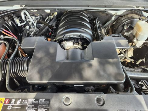 Used 2019 Chevrolet Suburban LT RWD image 24
