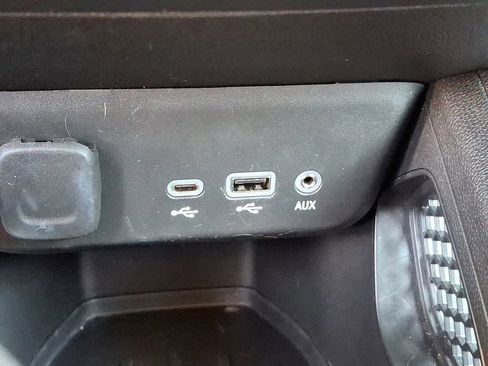 Used 2023 Chevrolet TrailBlazer RS image 29