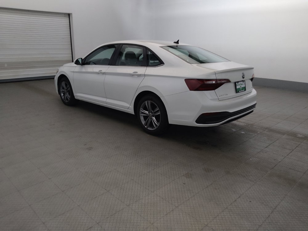 Used 2023 Volkswagen Jetta SE FWD image 3