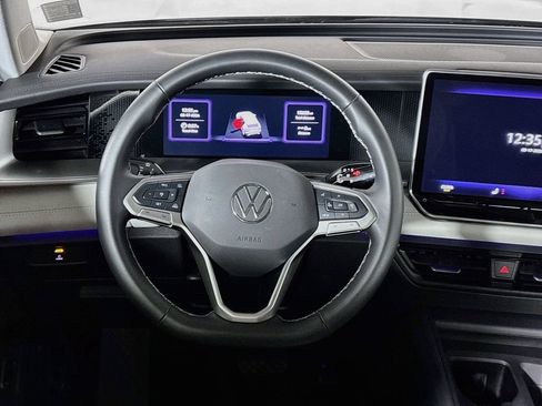 Certified 2025 Volkswagen Tiguan SE FWD image 14
