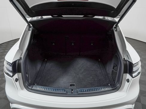 Certified 2024 Porsche Macan AWD/4WD image 28
