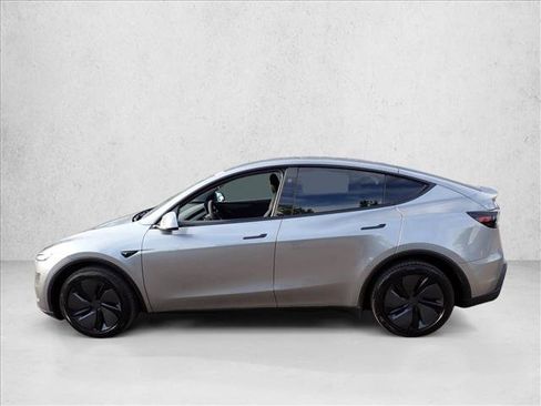 Used 2026 Tesla Model Y AWD image 2