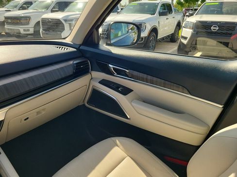 Used 2024 Kia Telluride EX w/ EX Captain's Chair Package FWD image 14