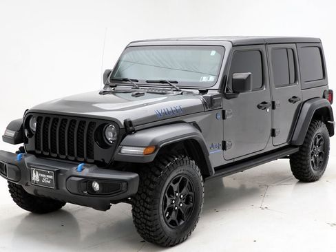 Used 2023 Jeep Wrangler Unlimited w/ Cold Weather Group AWD/4WD image 2