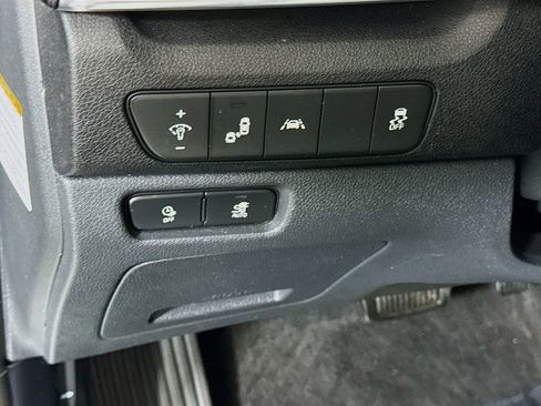 Used 2022 Kia Niro EX w/ Cold Weather Package FWD image 19