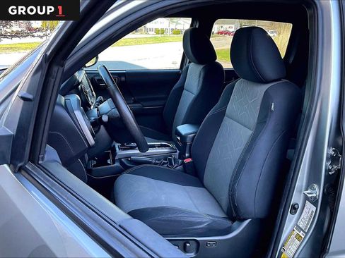 Used 2022 Toyota Tacoma TRD Off-Road w/ Technology Package AWD/4WD image 9