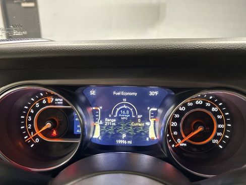 Used 2023 Jeep Gladiator Willys image 9