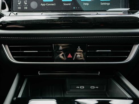 New 2025 Volkswagen Atlas SE image 27