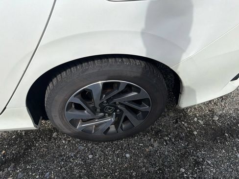 Used 2017 Honda Civic EX image 4